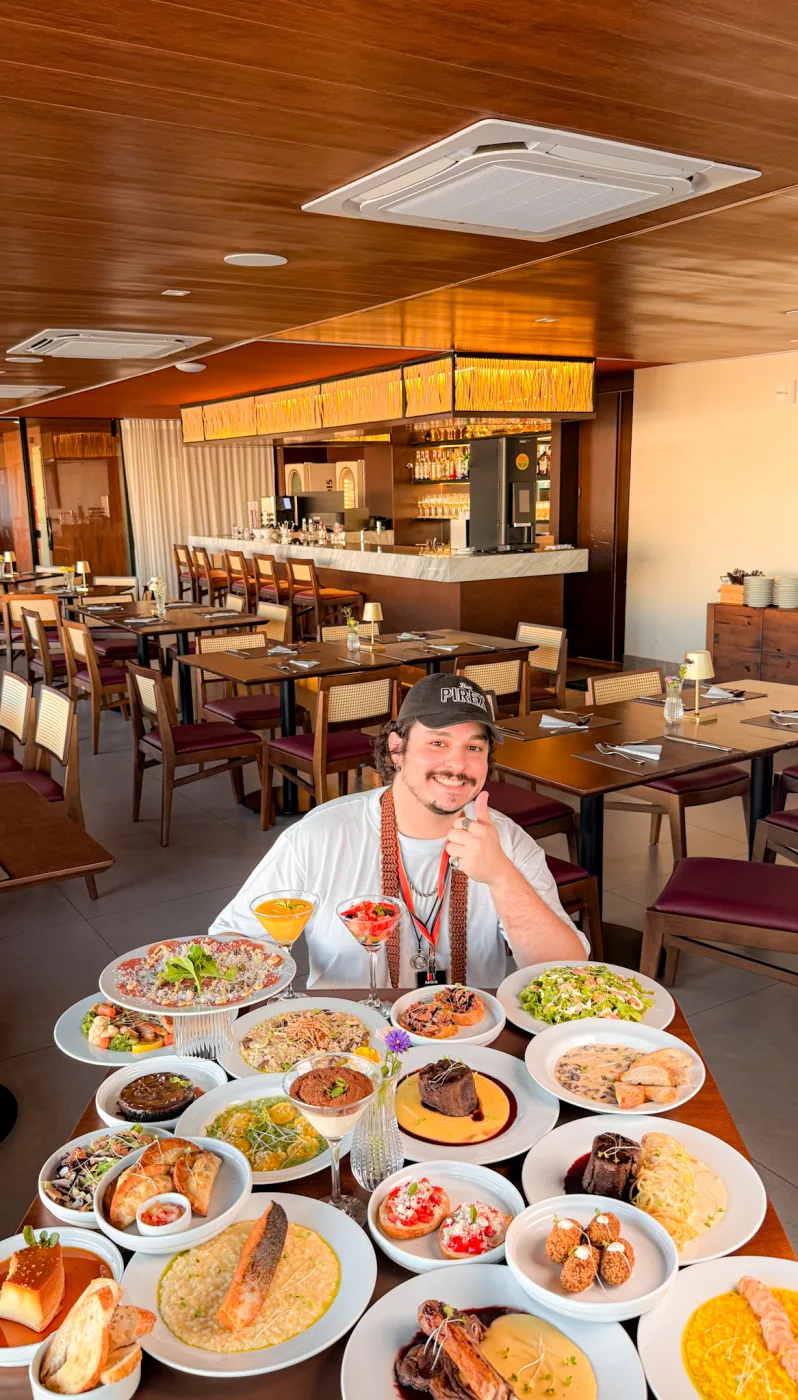 Ensaio gastronômico com variedade de pratos do cardápio